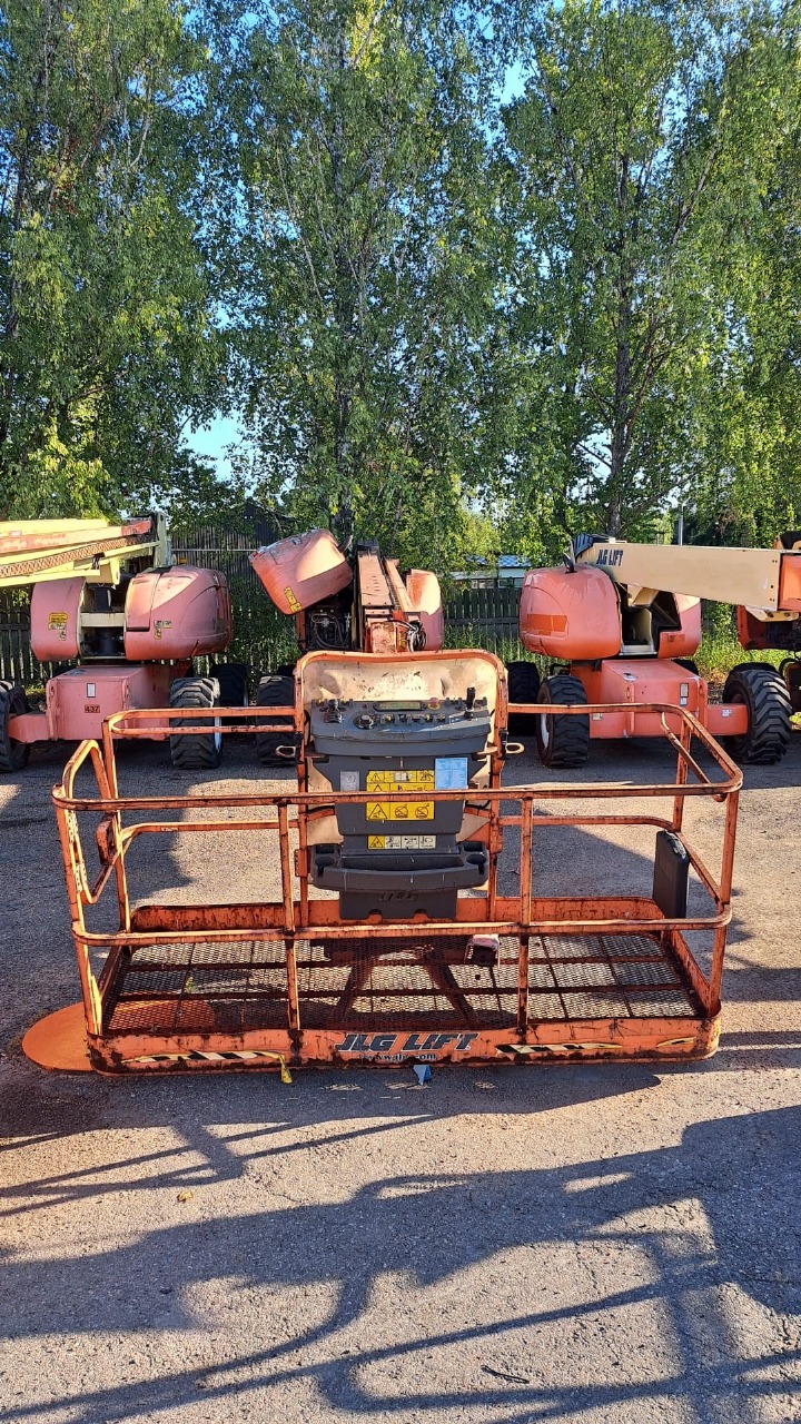 Sold - Articulated Boom Lift - View 2